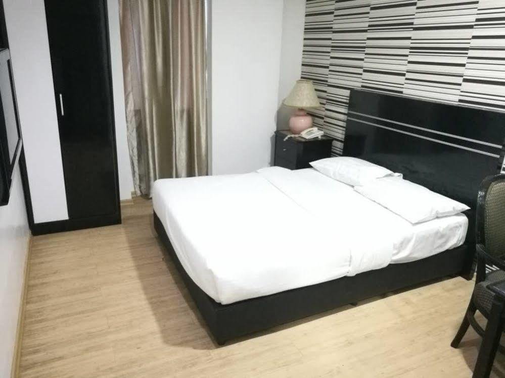 Bluebell Hotel Скудай Екстериор снимка