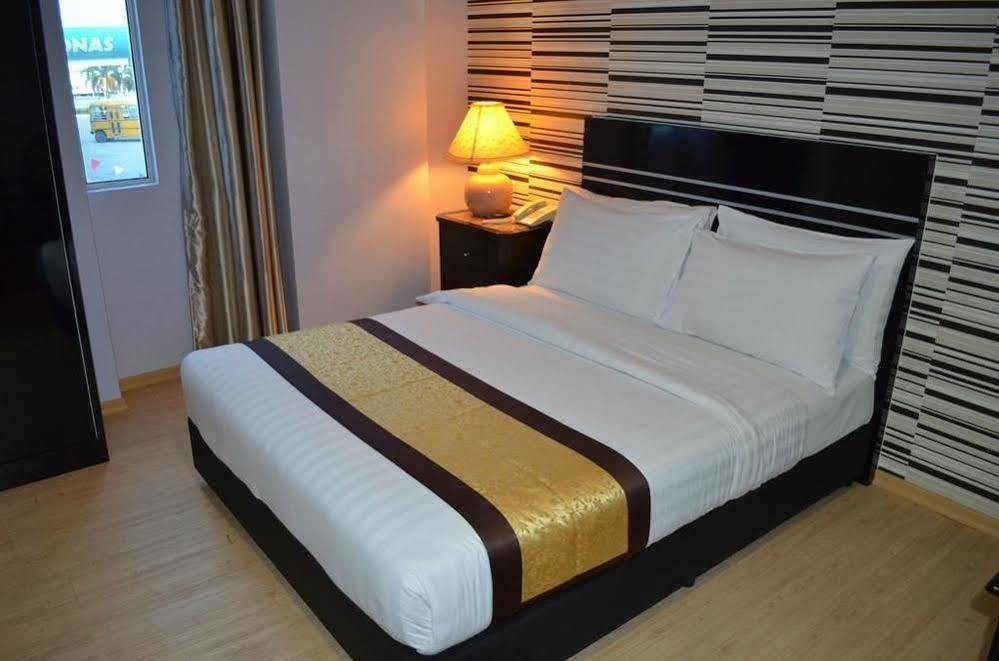 Bluebell Hotel Скудай Екстериор снимка